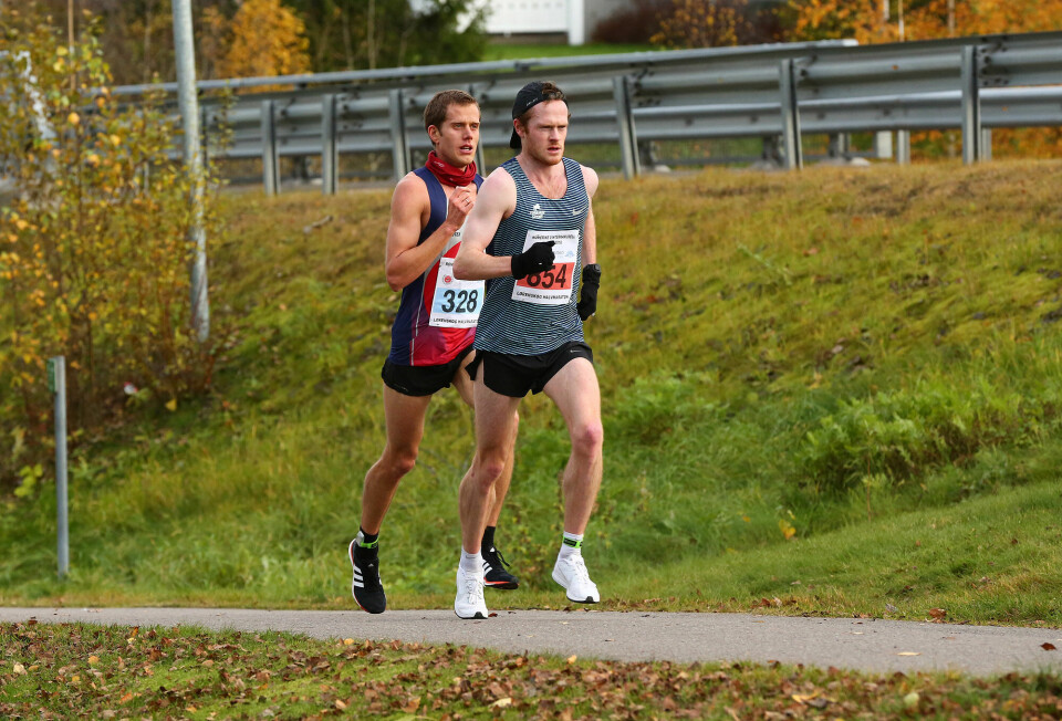 Jonas Lurås Hammer dro det meste av løpet, men det var klubbkameraten Frode Stenberg som vant til slutt. Altså dobbeltseier til arrangørklubben. (Foto: Bjørn Hytjanstorp) Jonas Lurås Hammer dro det meste av løpet, men det var klubbkameraten Frode Stenberg som vant til slutt. Altså dobbeltseier til arrangørklubben. (Foto: Bjørn Hytjanstorp)