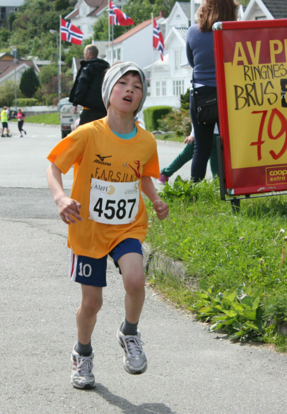 Maratonfest i Farsund for fjerde gang IMG_2689YngsteLoeberPaa5kmBrus.jpg