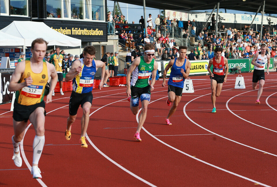 Spennende duell mellom forhåndsfavorittene på 800 m 800m_menn_finale_starten_AZ3T0999.jpg