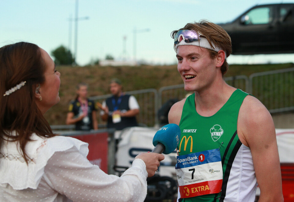 Spennende duell mellom forhåndsfavorittene på 800 m 800m_menn_finale_Solbu_intervjues_av_NRK_AZ3T1108.jpg