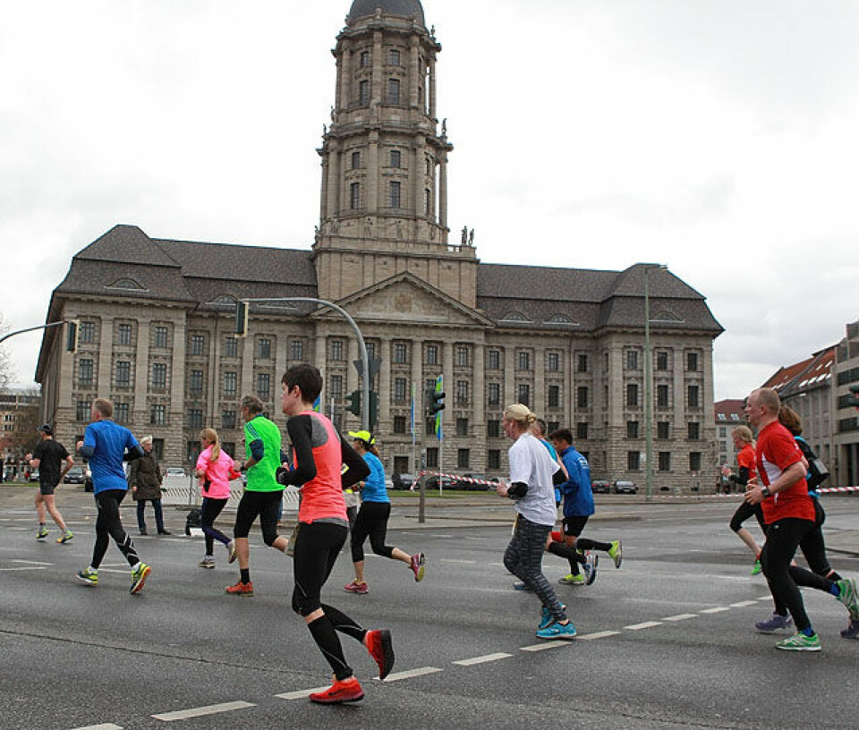 296 norske blant 24 697 som fullførte Berlin Halvmaraton - stor bildereportasje! Altes_stadthaus_20km_A20G4079.jpg
