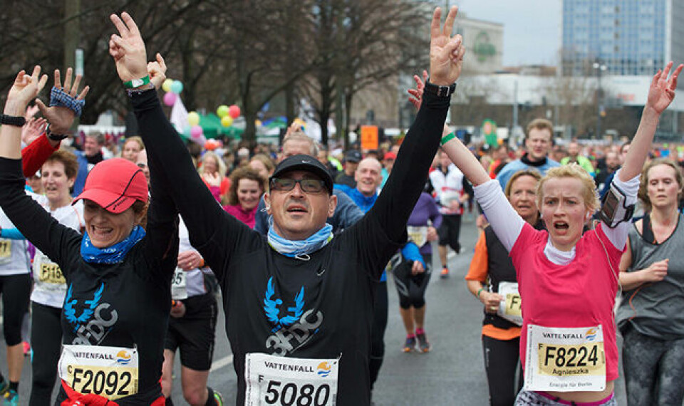 296 norske blant 24 697 som fullførte Berlin Halvmaraton - stor bildereportasje! Maaljubel_foto_arr_halbamarathon.jpg