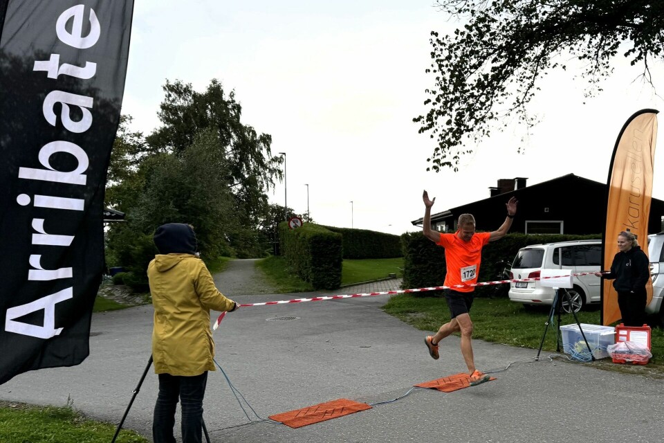 Jo Reistad i mål ved Hol barnehage som vinner av Arribatec-mila på 38 blank. (Foto: Arrangøren) Jo Reistad i mål ved Hol barnehage som vinner av Arribatec-mila på 38 blankl. (Foto: Karoline Borgen/Innlandet Bedriftsidrettskrets)