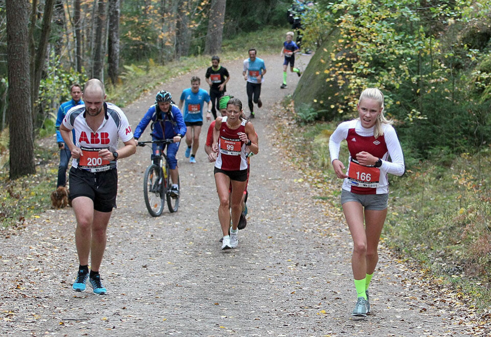 I 2018: Jevn kamp om seieren mellom unge Pernille Antonsen og veteranen Jessica Gunnarsson om seieren på 10 km. (Foto: Kjell Vigestad) I 2018: Jevn kamp om seieren mellom unge Pernille Antonsen og veteranen Jessica Gunnarsson om seieren på 10 km. (Foto: Kjell Vigestad)