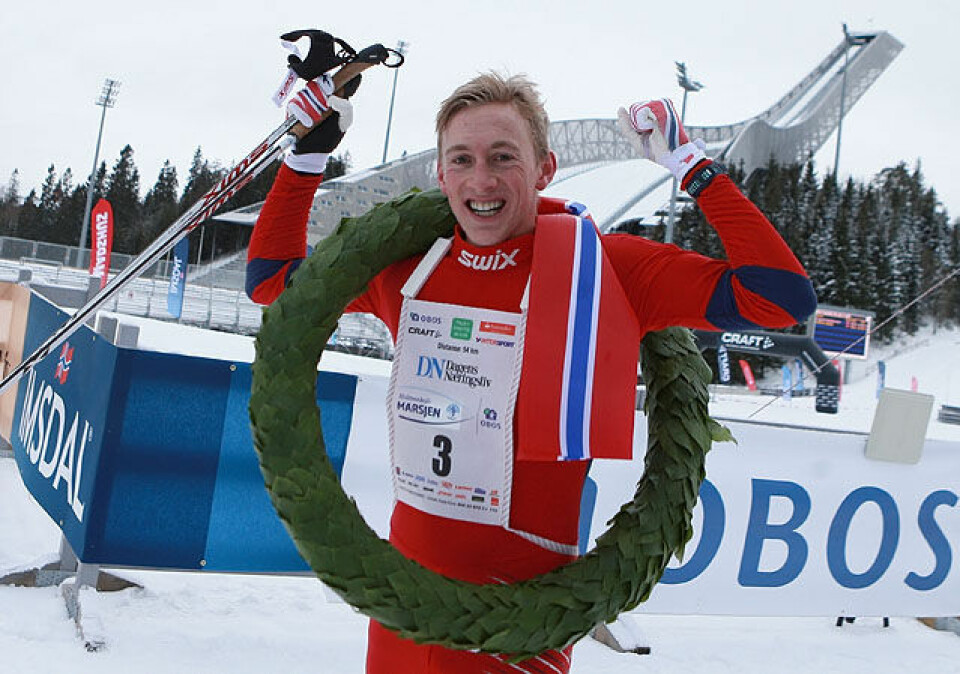 Holmenkollmarsjen: Golberg vant trimdistansen, løper vant 47 km Even_Broendbo_Dahl_i_maal_med_krans_AZ3T6175.jpg