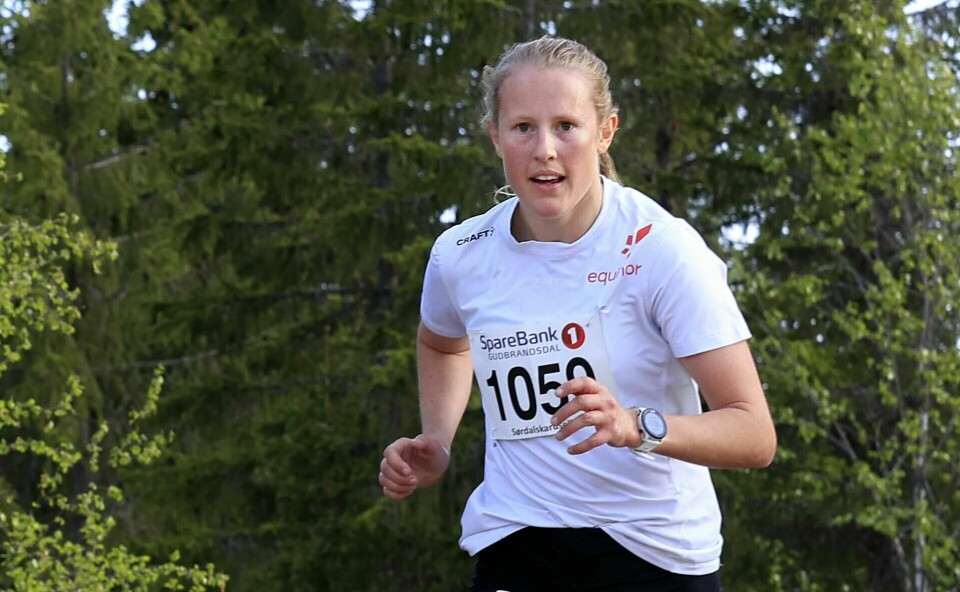 Karoline Simpson-Larsen fra Vargar IL gjorde et fenomenalt løp, og var hele 44 sekunder foran nest raskeste kvinne, Oline Vestad fra Vågå IL. Bare 10 menn løp raskere enn Simpson-Larsen i det 5,7 km lange terrengløpet. null