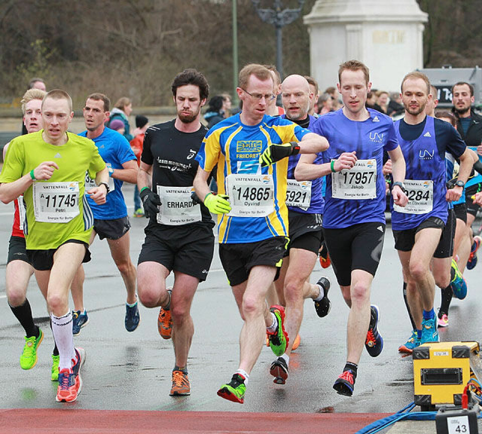 296 norske blant 24 697 som fullførte Berlin Halvmaraton - stor bildereportasje! Oeyvind_Mehus_Sjursen_5km_A20G2145.jpg