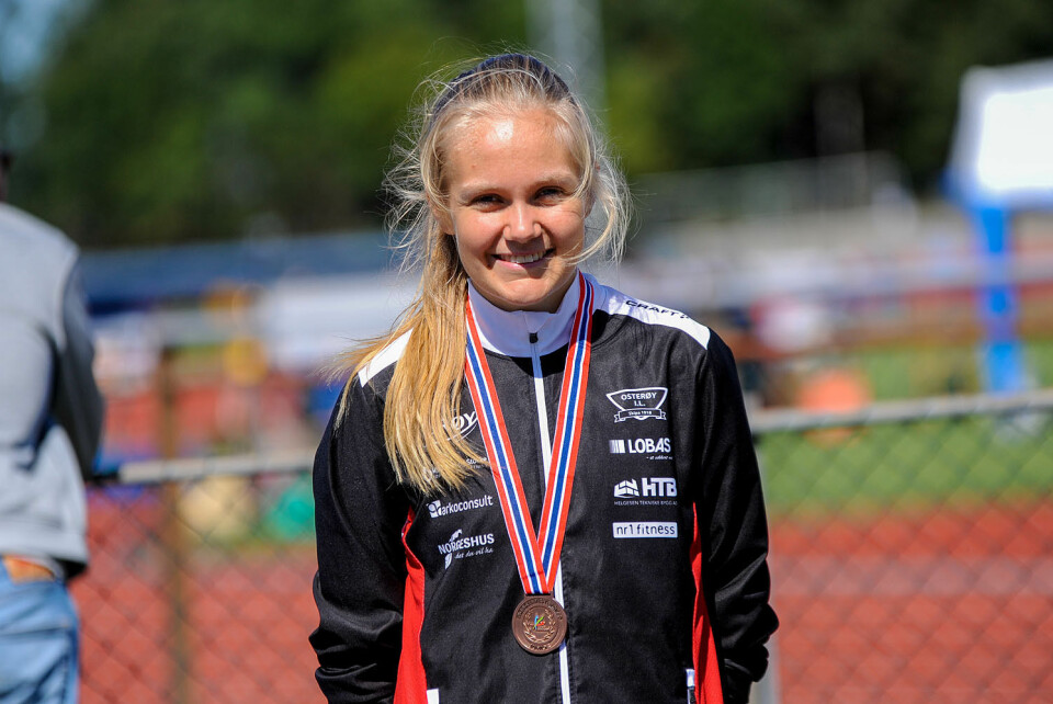 Nora Bergan med bronsemedaljen fra 3000 meter i junior-NM. (Alle bilder: Arne Dag Myking). Nora Bergan med bronsemedaljen fra 3000 meter i junior-NM. (Alle bilder: Arne Dag Myking).