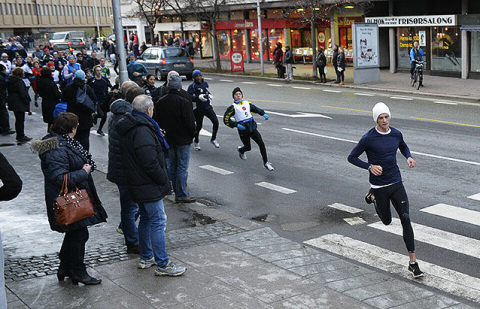 Folksomt i Nyttårsløpet i Fredrikstad D4N9240_Vetle-Aasland-start.jpg