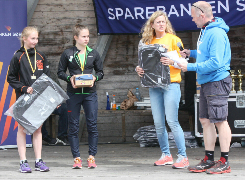 Maratonfest i Farsund for fjerde gang IMG_2749Vindere10kmDamer&FrankJohansen.jpg