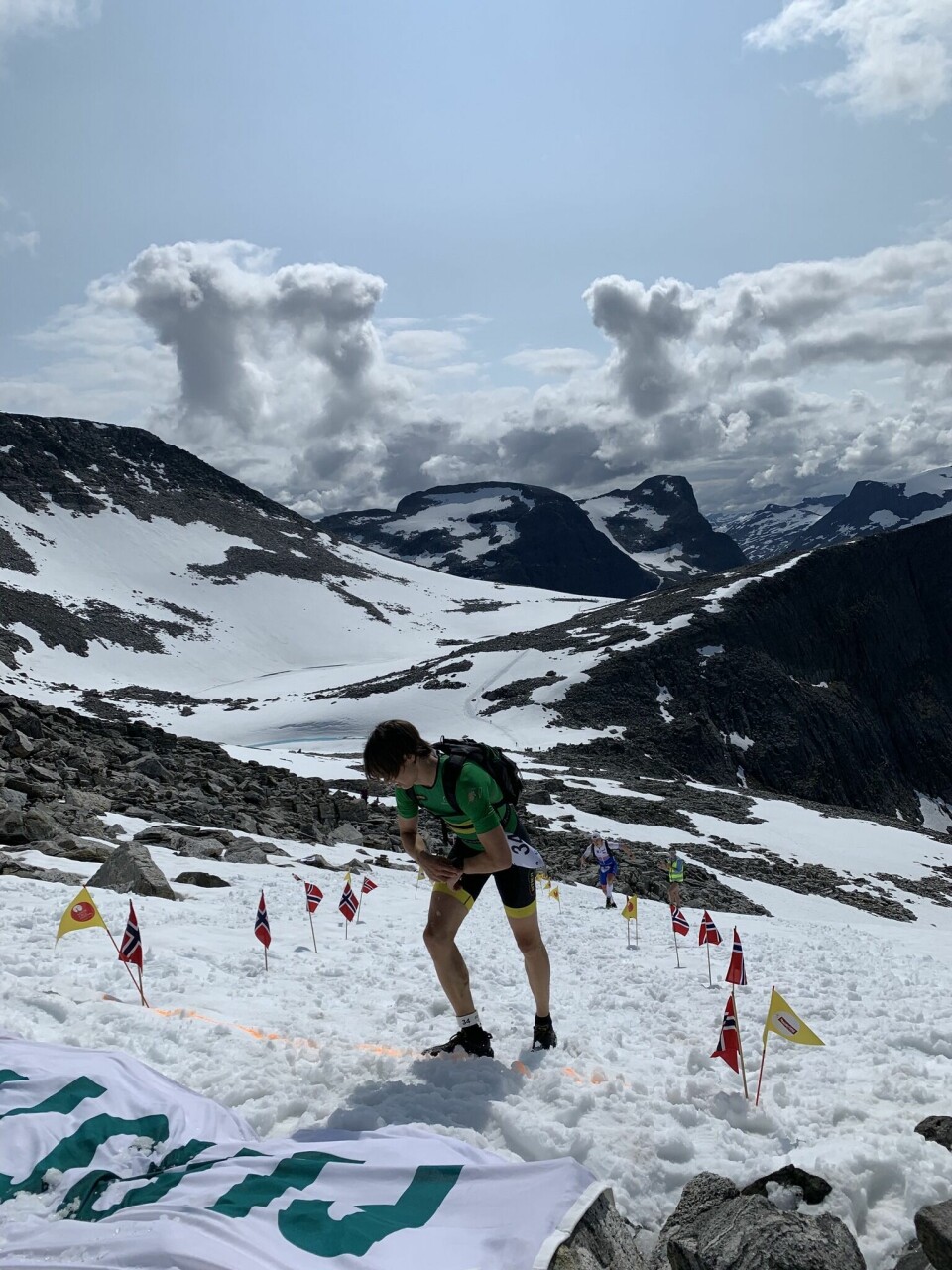Jon Breivold suveren i strålende Trollveggen Triathlon Oscar Ovanger.jpg