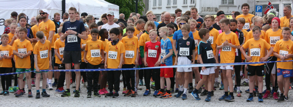 Maratonfest i Farsund for fjerde gang IMG_2654Felt5kmMedVinder&MangeBoern.jpg