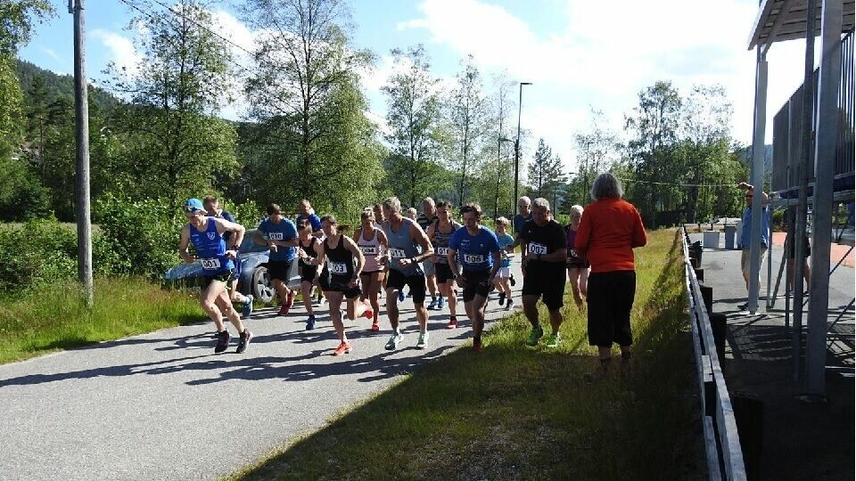 Starten går for den 43. utgaven av Konsmo-Helle Rundt (Foto: fvn.no/Ivar Gogstad). Starten går for den 43. utgaven av Konsmo-Helle Rundt (Foto: fvn.no/Ivar Gogstad).