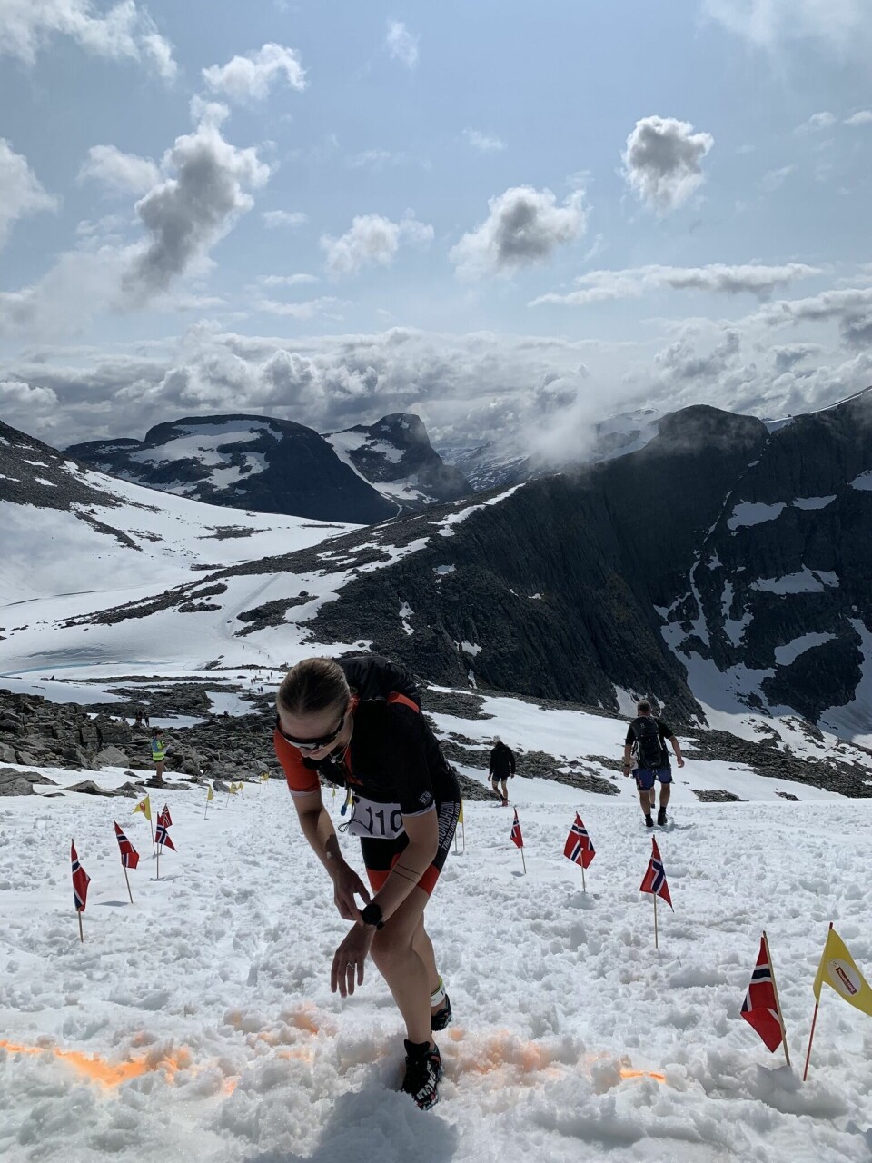Jon Breivold suveren i strålende Trollveggen Triathlon Tyra Bardal.jpg