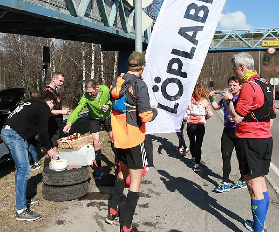 Rekorddeltakelse i solfylt PåskehareMaraton Hauketo_matstasjon_AZ3T6425.jpg