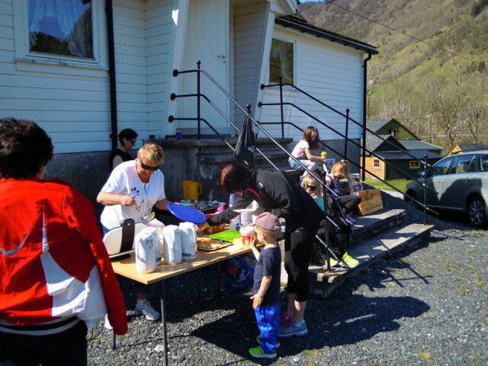 Solfylt avslutning på Klypetuss-karusellen i Etne Utekafé_og_premieseremoni_640x480.jpg