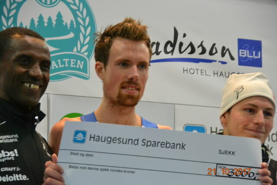 Herrepallen på Djupadalten. Vinner Ørjan Grønnevig med Urige A. Buta og Birk Nagell Skogland. Foto: Einar Søndeland Herrepallen på Djupadalten. Vinner Ørjan Grønnevig med Urige A. Buta og Birk Nagell Skogland. Foto: Einar Søndeland