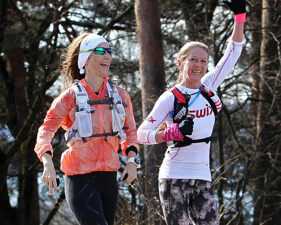 Rekorddeltakelse i solfylt PåskehareMaraton Nedover_Kongsveien_blide_damer_A20G9348.jpg