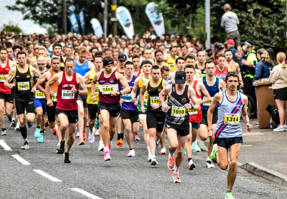 Yalemzerf Yehualaw ble verdens første kvinne under 1.04 på halvmaraton Massefeltet.jpg