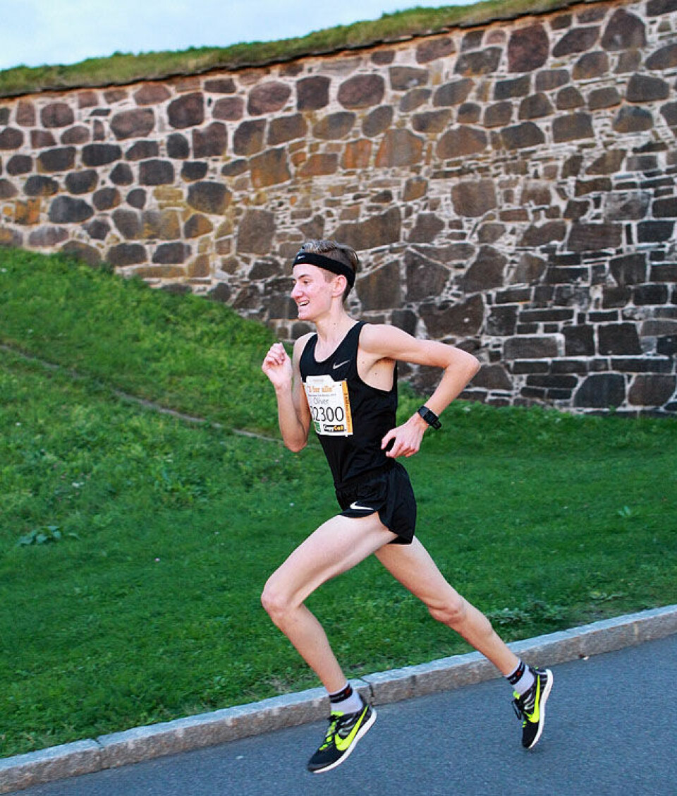 '3 for alle' åpnet Oslo Maraton i solnedgangen Oliver_Vedvik_alene_i_tet_A20G1620.jpg