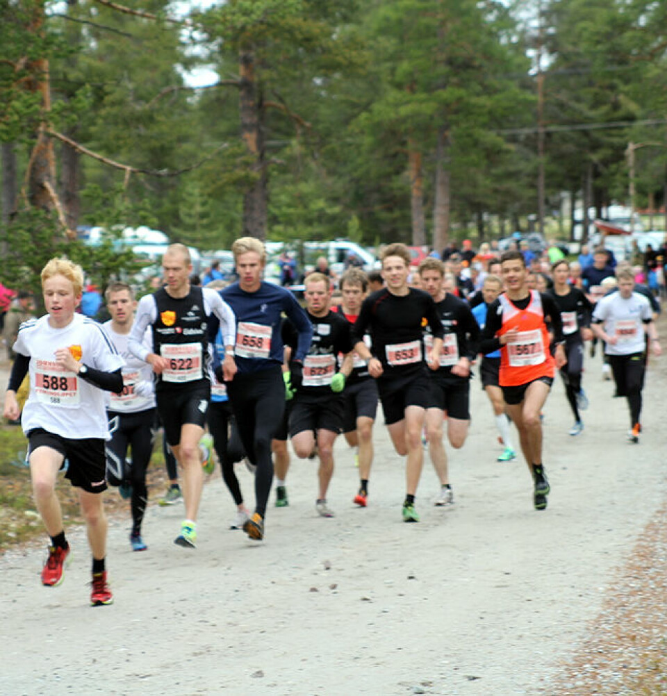 Tore Stengrundet tuktet John Henry Strupstad i Femundløpet Start_10km.jpg
