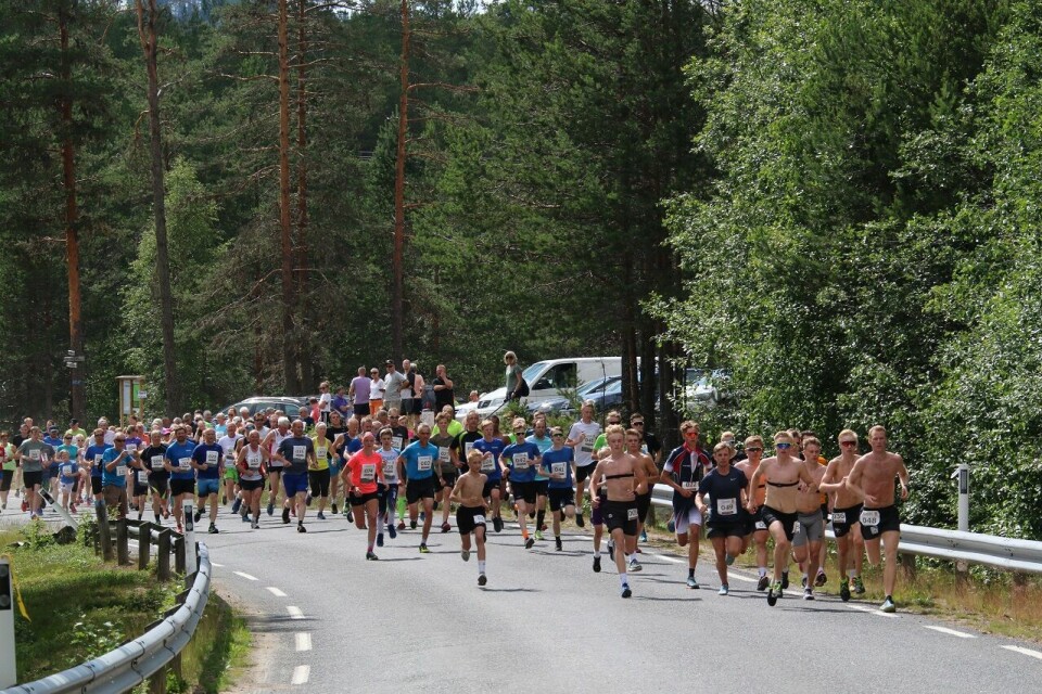 Fra fellesstarten på Kynnbrua i 2019. (Foto: Trond Øsmundset) Fra fellesstarten på Kynnbrua i 2019. (Foto: Trond Øsmundset)