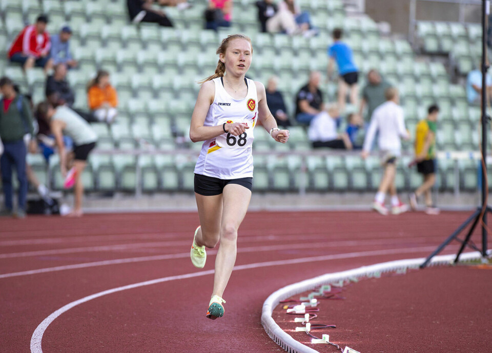 Adele Henriksen og Jack Rowe tok seieren på 5000-meteren på Bislett Vinner av kvinneklassen paa 5000 m.jpg