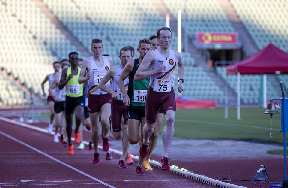 Adele Henriksen og Jack Rowe tok seieren på 5000-meteren på Bislett Drar feltet.jpg