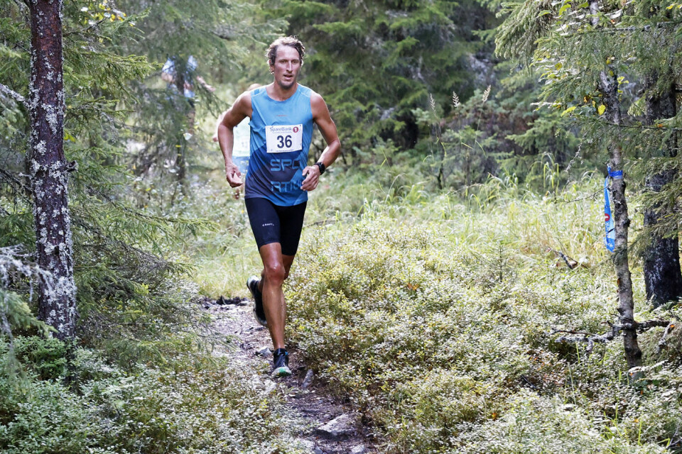 Lars Berger og Karoline Erdal raskest i vått og krevende Flømyrløp 01 _I6A0901.jpg