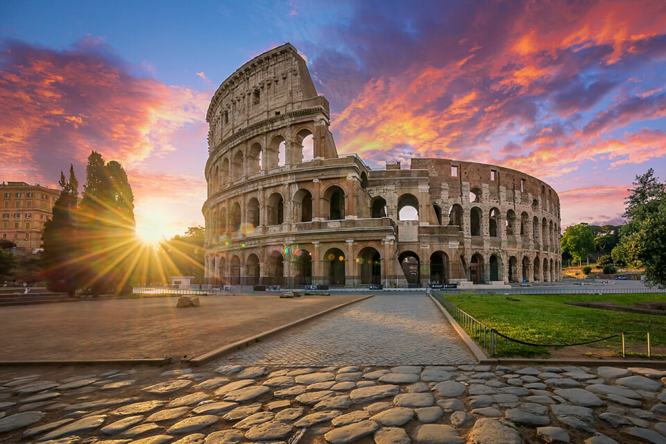 Colosseum var selve kjernen i Romerriket, det var et symbol på erobring og dominans, og skulle fortelle at livet er en kamp. (Foto: iStock/Frederic Prochasson) Colosseum i Roma