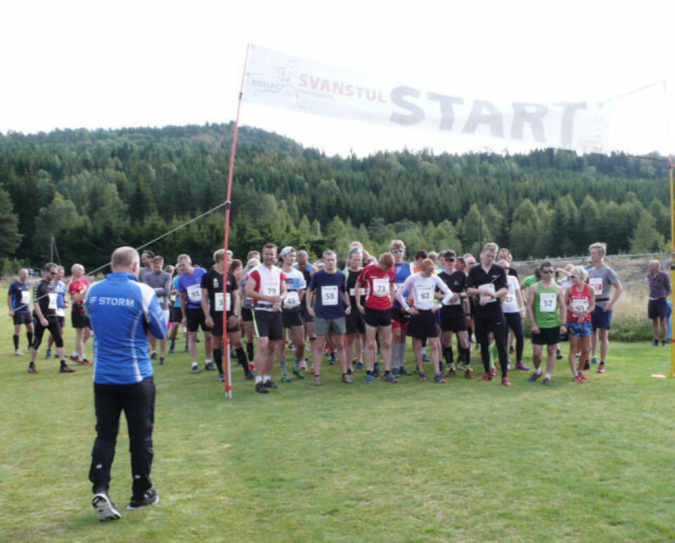 Sindre Aarrestad Berg og Turi Malme vant Svanstul Fjelløp Start_25_km.jpg