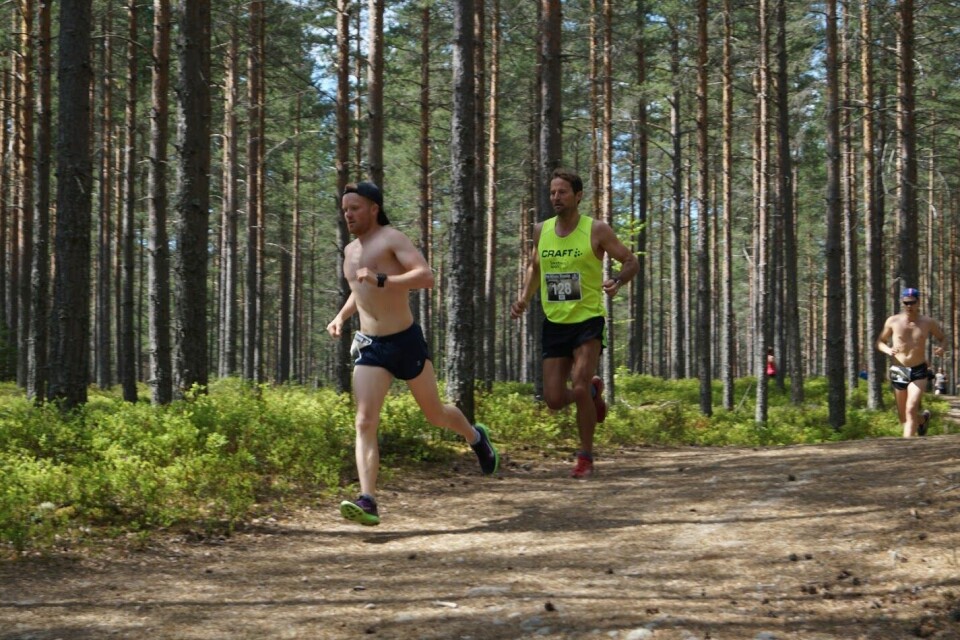Stian Håkonsen og Marte Pedersen vant Hank Williams Minneløp Håkonsen_og_Larsen.JPG