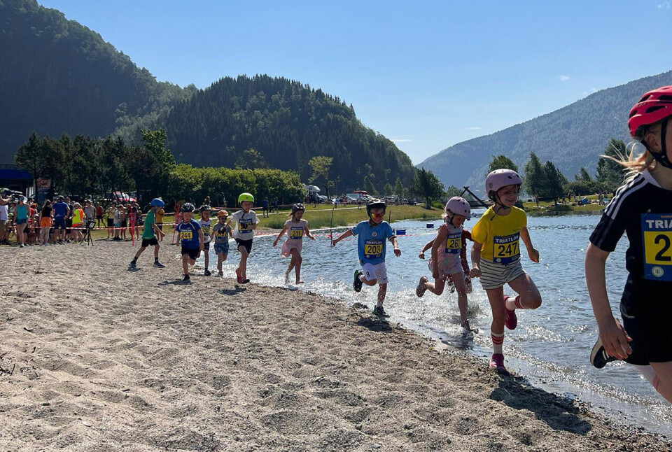 Sunnfjord Triatlon ble arrangert i strålende sol barnelop.jpg