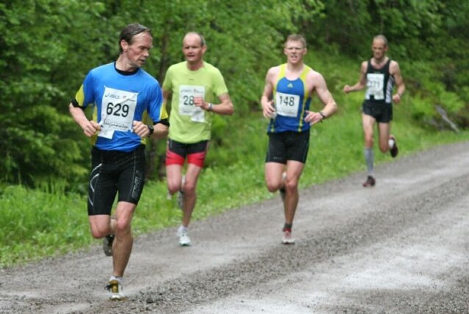 Våt og kald Nordmarka Skogsmaraton IMG_3159_Bekymret_Hafsaas_blir_tatt_igjen