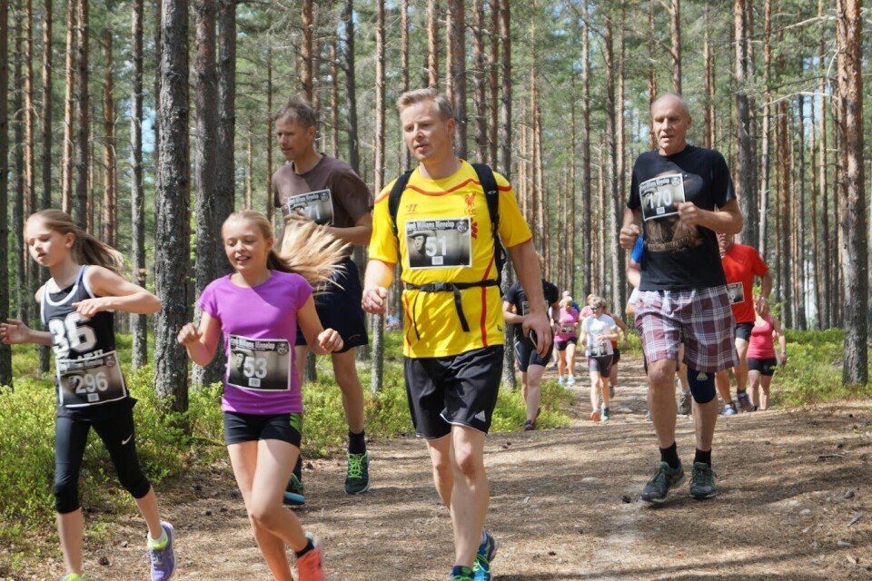 Stian Håkonsen og Marte Pedersen vant Hank Williams Minneløp Strøm_løpere.JPG