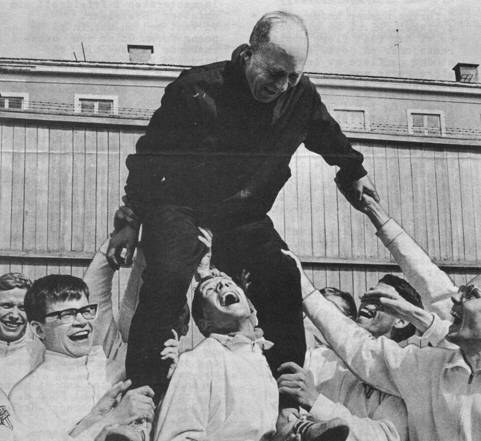 Historien om trenerlegenden Arne Nytrø (1919-2013) Arne-Nytroe-seiersjubel-Bilde5.jpg