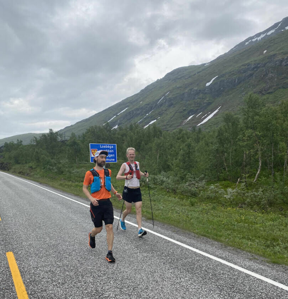 Simen Holvik har unnagjort én tredjedel av Norge på langs! Simen_Holvik-og-Geir-Jensen.jpg