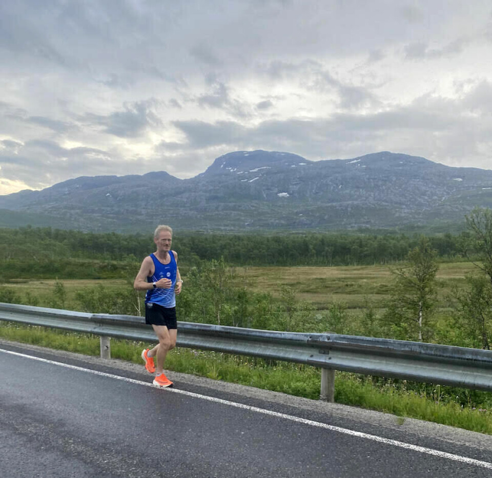 Simen Holvik har unnagjort én tredjedel av Norge på langs! Simen-Holvik-alene.jpg
