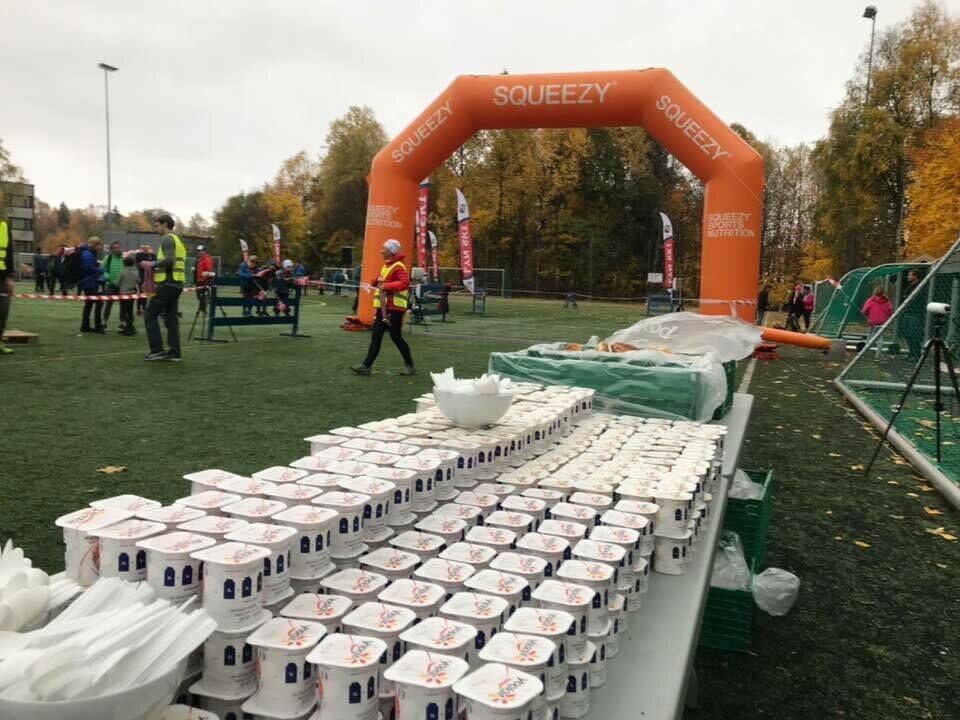 355 løpere fullførte Ivar Formos minneløp i mildt høstvær yougurt.jpg
