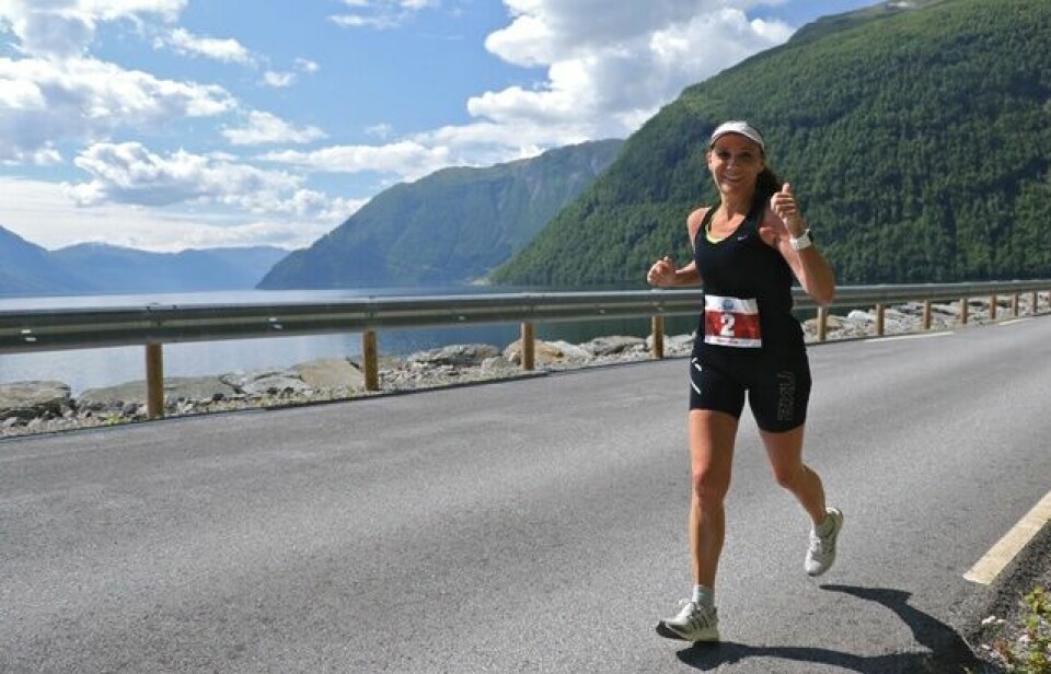 2 x 100 maraton-feiring i Hornindal 05_Karianne_vinner_hel.jpg