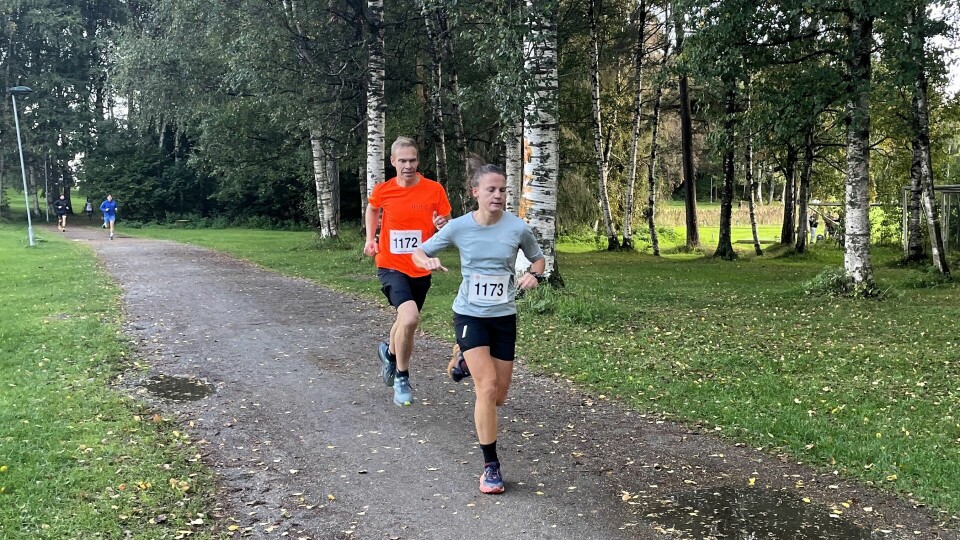 Ragnhild Haukåen foran Jo Reistad på den første runden i Ankerskogen. (Foto: Marit Aamdal) Ragnhild Haukåen foran Jo Reistad på den første runden i Ankerskogen. (Foto: Marit Aamdal)