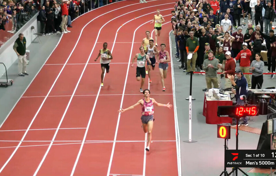 Grant Fisher var så suveren at de løperne vi ser bak han, ennå hadde over en runde igjen da Fisher kryssa målstreken. (Foto: skjermdump fra Flotrack) Grant Fisher var så suveren at de løperne vi ser bak han, ennå hadde over en runde igjen da Fisher kryssa målstreken. (Foto: skjermdump fra Flotrack)