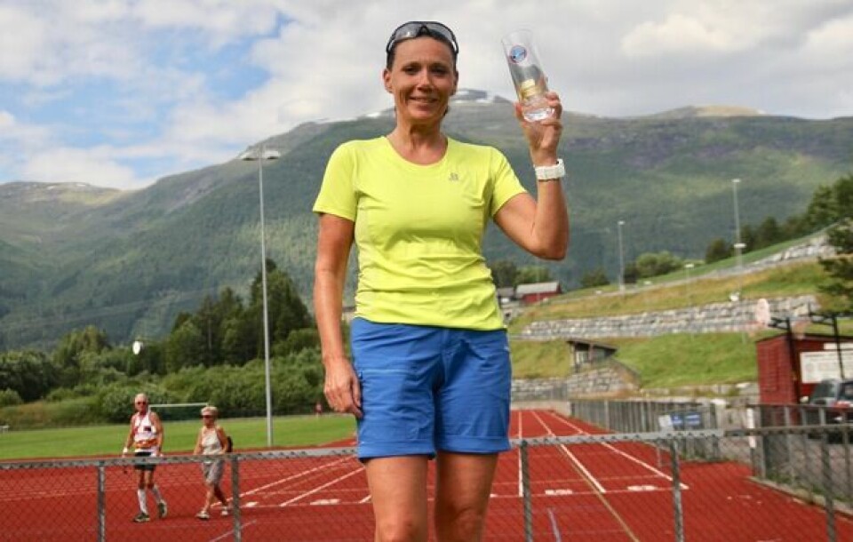 2 x 100 maraton-feiring i Hornindal Kari_Anne_Tryggestad_Ryste_pallen