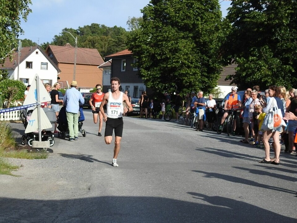 Syuim og Ukkelberg raskest da 207 løp Intersportjoggen i Mandal Sondre_Martinsen_foran_Lars_Aanensen.jpg