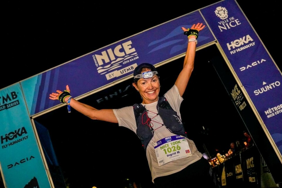 Etter 15 timer i krevende terreng kan Ingrid M Due-Gundersen juble over seier i ultraløpet 100k Roubion-Nice. (Foto: arrangør) Målgang Ingrid M Due-Gundersen.