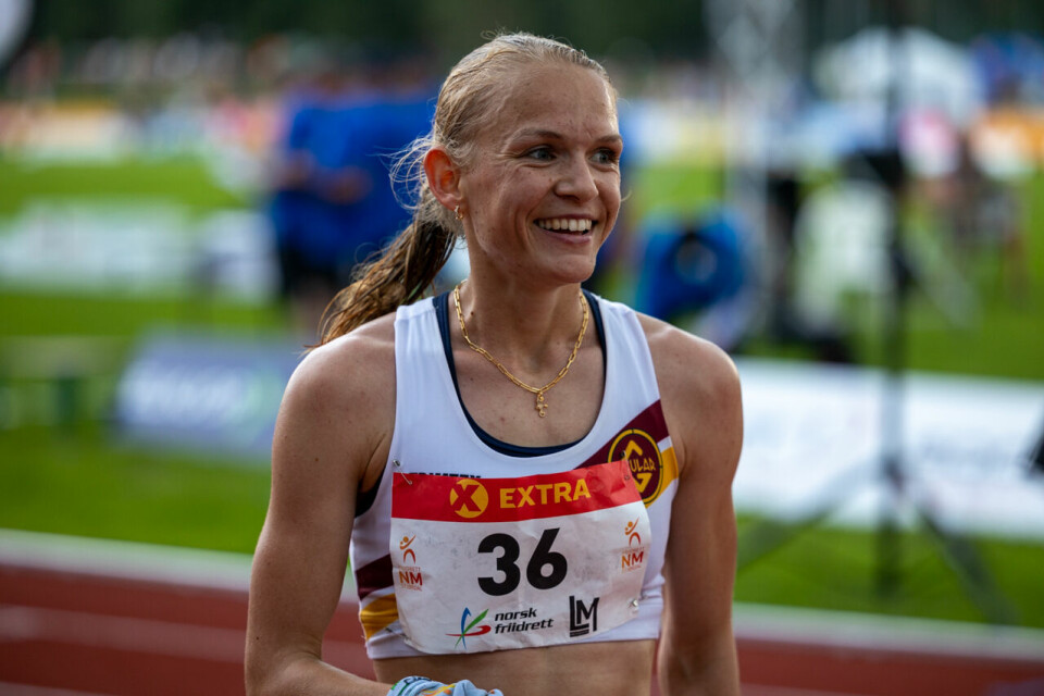 En strålende glad Ine Bakken kan nå kalle seg norgesmester på 10.000 meter. (Alle foto: Samuel Hafsahl) En strålende glad Ine Bakken kan nå kalle seg norgesmester på 10.000 meter. (Alle foto: Samuel Hafsahl)