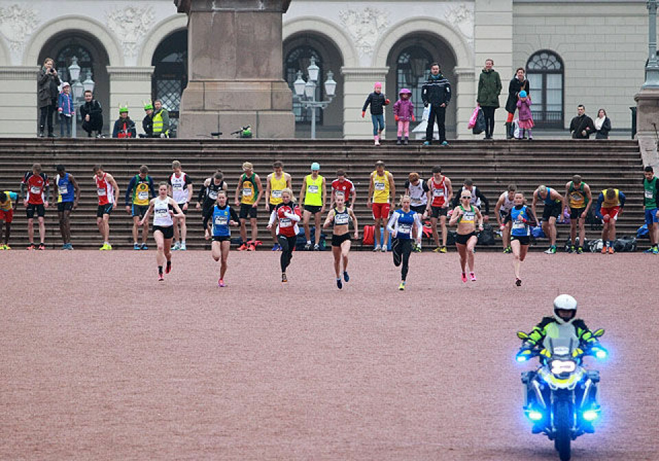 Sentrumssprinten: Frøskeland vant suverent, fotofinish i kvinneklassen 800m_start_damer_gutta_klar_start_13_sek_seinere_A20G7169.jpg