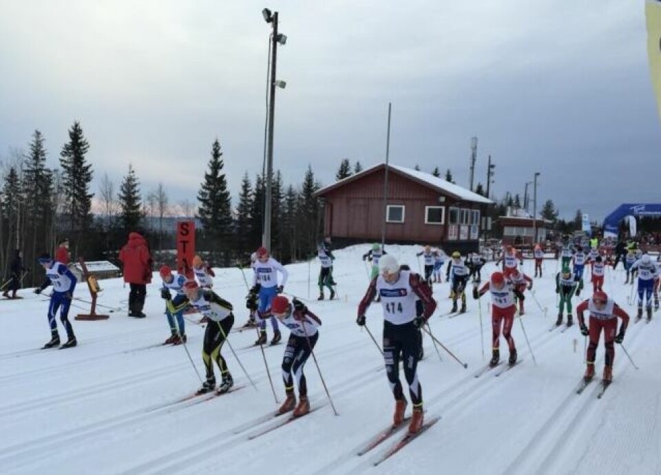 Velte Thyli foran Øystein Pettersen på Gåsbu Fellesstart_G15.jpg