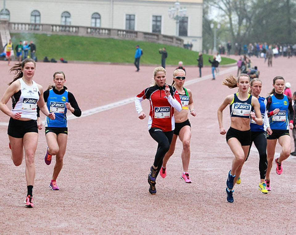 Sentrumssprinten: Frøskeland vant suverent, fotofinish i kvinneklassen 800m_damefeltet_etter_100m_A20G7206.jpg