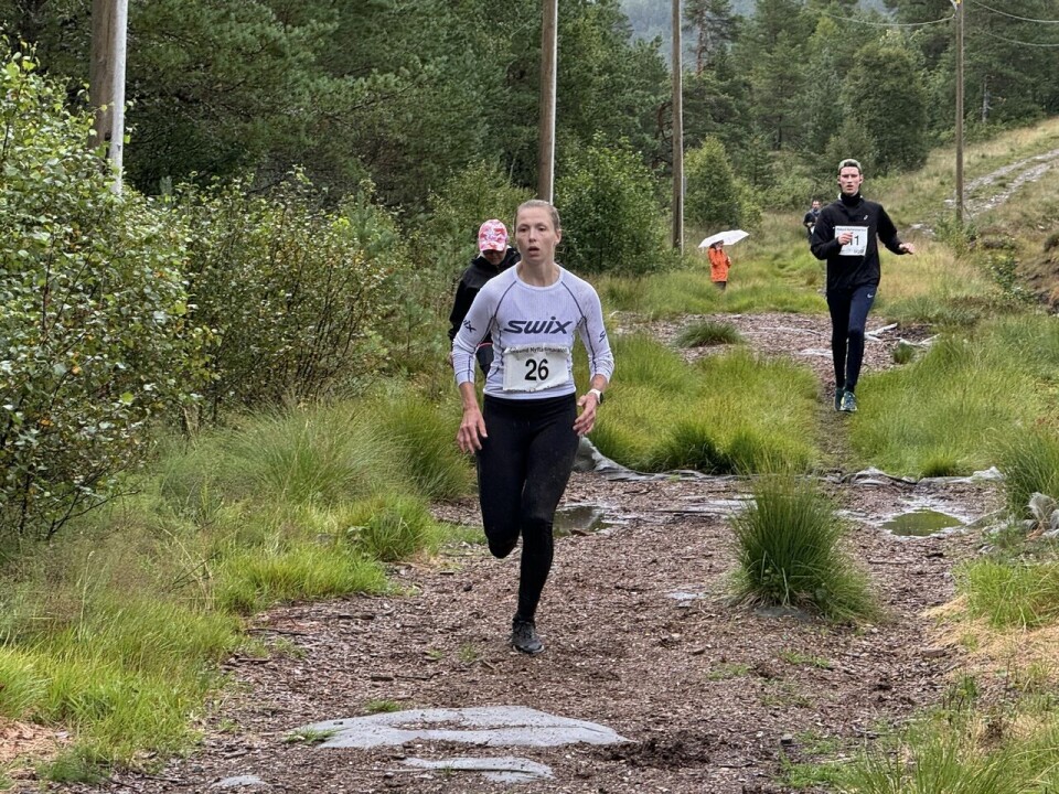 62 løpere fullførte Emblemsfjellet Opp i regnvær Marit_Kroevel